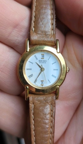 Ladies seiko quartz watch - ladies,