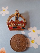 Lovely Vintage Crown Brooch