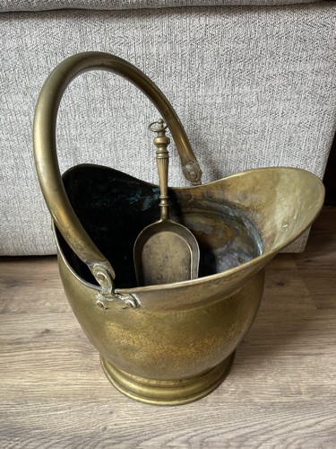 Vintage brass coal scuttle - brass, /