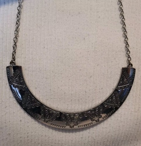 Unusual curved collar metal - unusual,