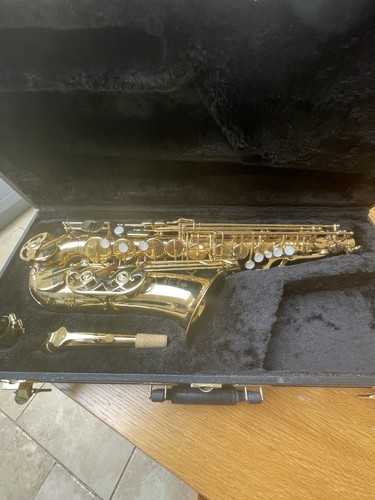Alto saxophone with case - alto,