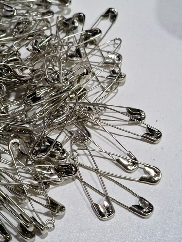 Assorted safety pins 12x - pins, large