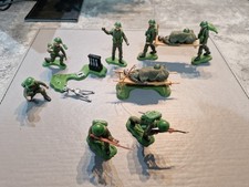 BRITAINS SWOPPETS BRITISH INFANTRY FIGURES FROM THE 1960S