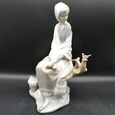 Lladro Figurine 4576 Girl With
