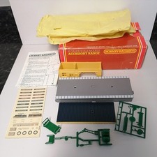 Hornby R510 Platform Shelter OO Gauge Model Train Boxed V# 18 N
