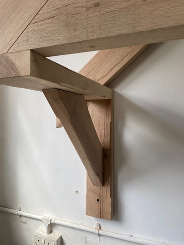 Green oak gallow bracket - oak,