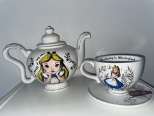 Disney Alice in Wonderland Teapot white“In a World of My Own”Ceramic Collectible