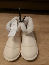 Brand New Marks And Spencer Womans Ladies Cream Slipper Boots Size 3