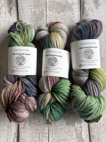 Hand dyed yarn 100 wool - hand,