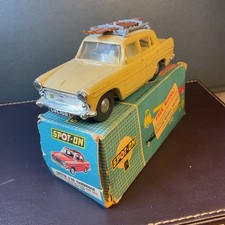 VINTAGE TRI-ANG SPOT ON 184 AUSTIN A60 CAMBRIDGE MODEL DIECAST CAR