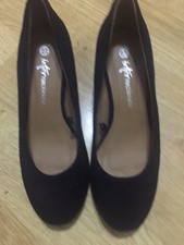 Ladies Internationals Black Shoes Size 5 Used Once