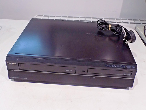 Toshiba dvr20 dvd - vhs, vcr