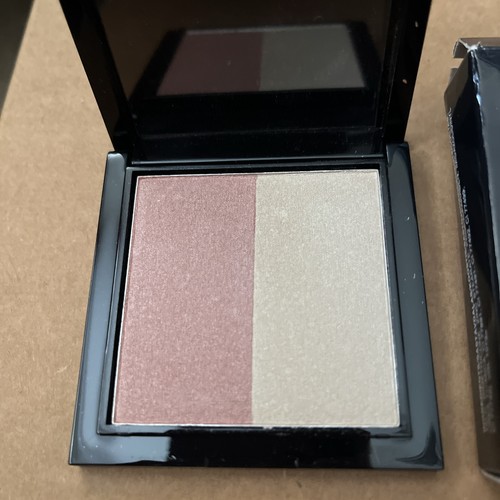 Avon colour contour blush - &,