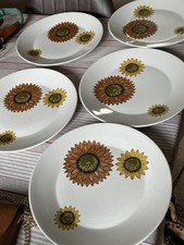 J&G Meakin Studio Pottery Palma Sunflower Mid century Dinner Plates x 5