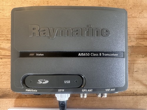 Raymarine ais650 class ais - raymarine,