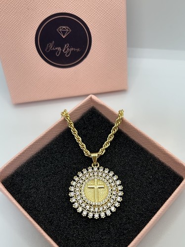 9ct round medallion - round,