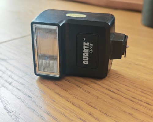 Quartz universal flash - qz-3f,