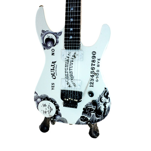 Miniature guitar kirk - kirk, hammett