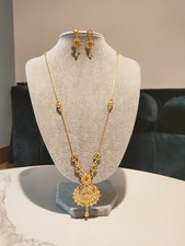 Indian Pakistani forming Gold