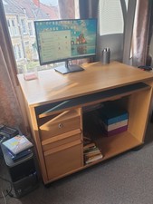 light/medium Oak veneer and