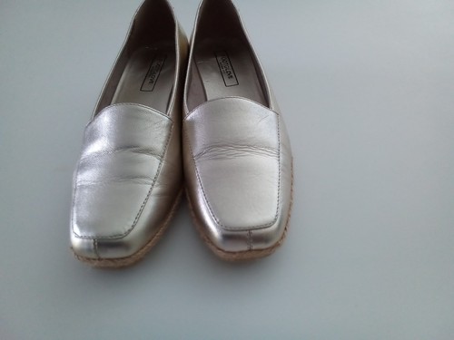 Ladies gold leather loafers - gold,