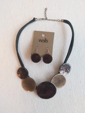 Necklace and earrings set