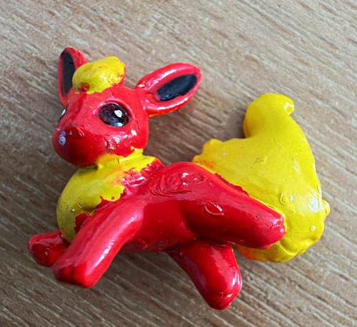 Pokémon flareon fox figurine - flareon,