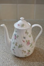 WEDGWOOD BONE CHINA 'ROSEHIP'