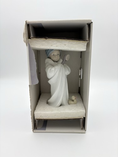 Lladro 6800 bundled - "bundled, bather"