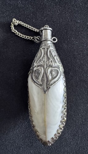 Beautiful vintage shell metal - vintage, shell/metal