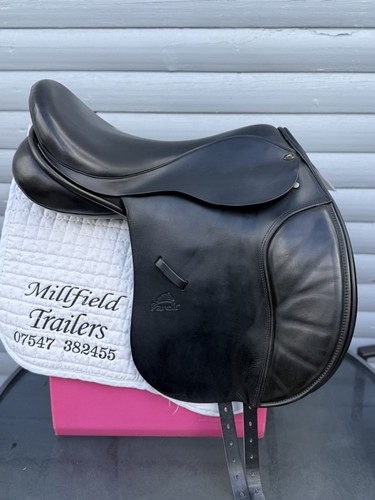Parelli fluidity saddle - , horse