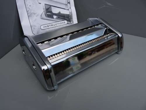 Pasta maker spaghetti