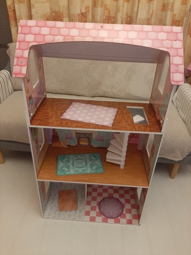 Kidkraft dolls house - dolls,