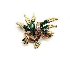 Vintage EXQUISITE Lucky White