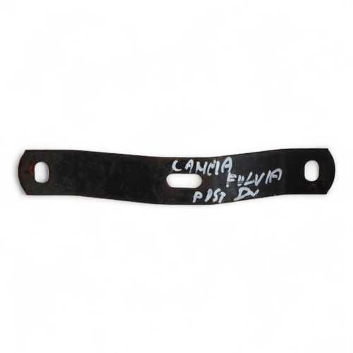 Rear right guard bracket for