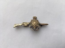 CWW1 THE ROYAL SUSSEX REGIMENT RIFLE SHAPED SWEETHEARTS ENAMEL PIN BROOCH
