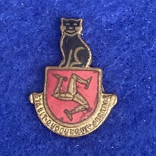 Vintage ISLE OF MAN Souvenir Enamel Badge Cat , Triskelion & Motto - No Pin