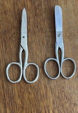 2x Vintage Pairs of Scissors