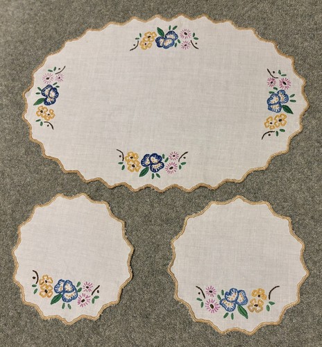 Vintage linen hand embroidered - hand,
