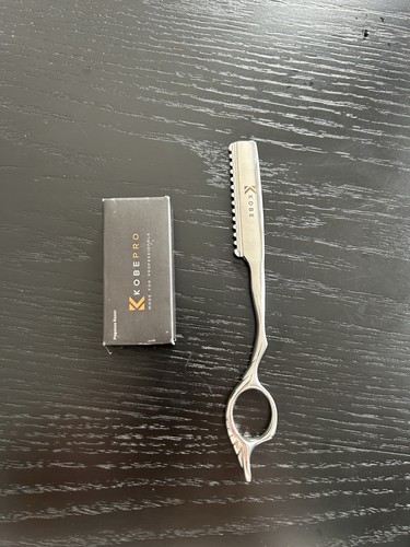 Kobe feather razor with case - with,