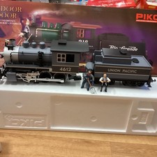 Piko #38216 union Pacific 0-6-0 loco and oil tender. Smoke Analog/digital sound