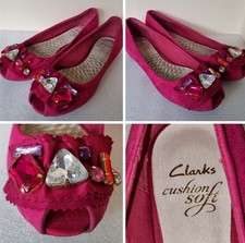 CLARKS Cushion Soft  'Cadiz' UK Size 5.5D Raspberry Pink Suede Peep Toe Flats