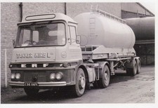 B/W PHOTO: TANKER HIRE LTD (SCUNTHORPE) ERF ARTIC BULK TANKER - CBE 587C