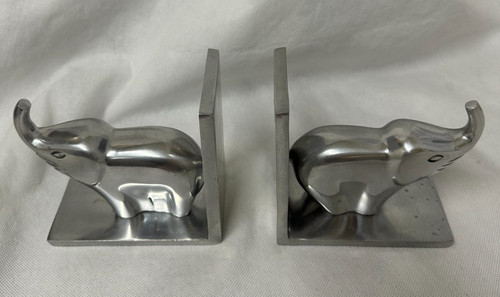 Cast aluminium elephant