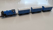 Hornby Caledonian Railway no.1203 Blue 0-4-0 Tank Engine & Coaches