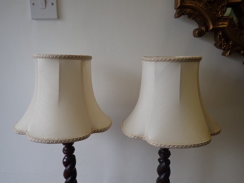 Pair cream scallop - pair, of