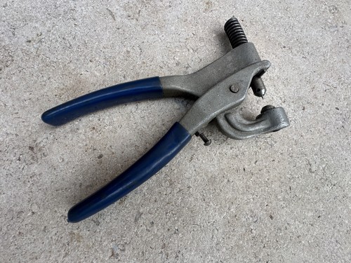 Vintage tucker eyelet tool - vintage,