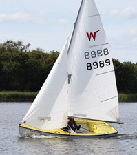 wayfarer sailing dinghy for