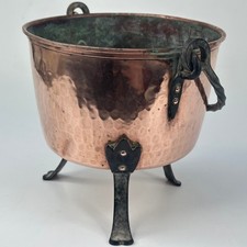 VINTAGE FRENCH RUSTIC 3 LEG HAMMERED COPPER PLANTER POT WITH HANDLE