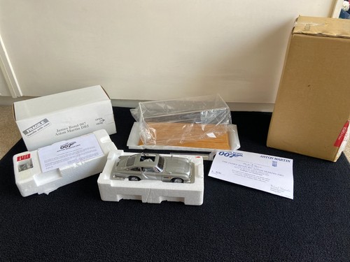 Danbury mint james bond aston - bond,